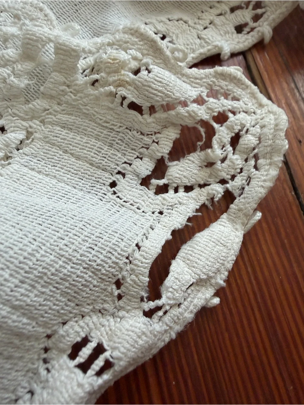 Antique Battenberg lace table runner 15x43”